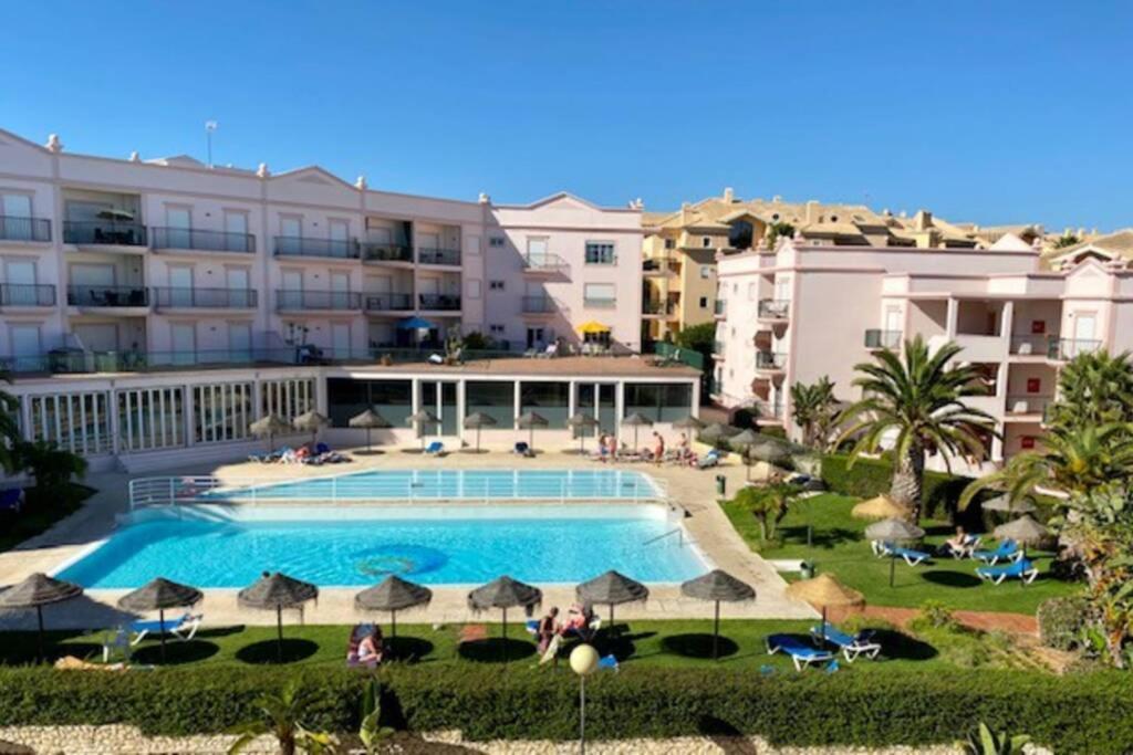Lovely 2 Bedroom Apartment Including Pool, Stunning Ocean Views & Beach Closeby Luz المظهر الخارجي الصورة